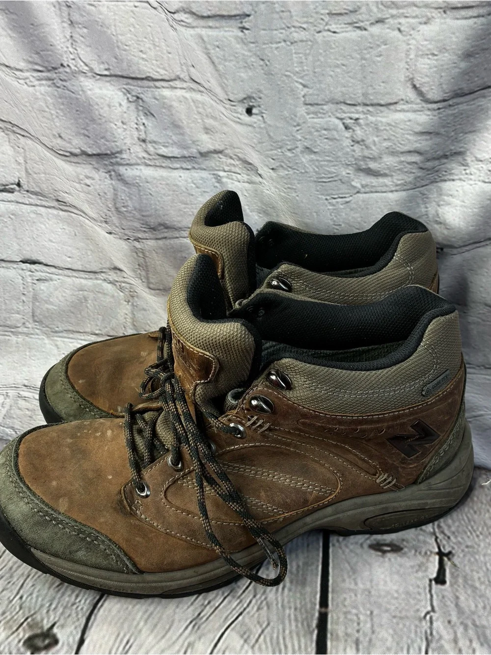 New‎ Balance 1569 Men’s Sz 12 Gore-Tex Brown Leather Hiking Boots MW1569BR AS IS